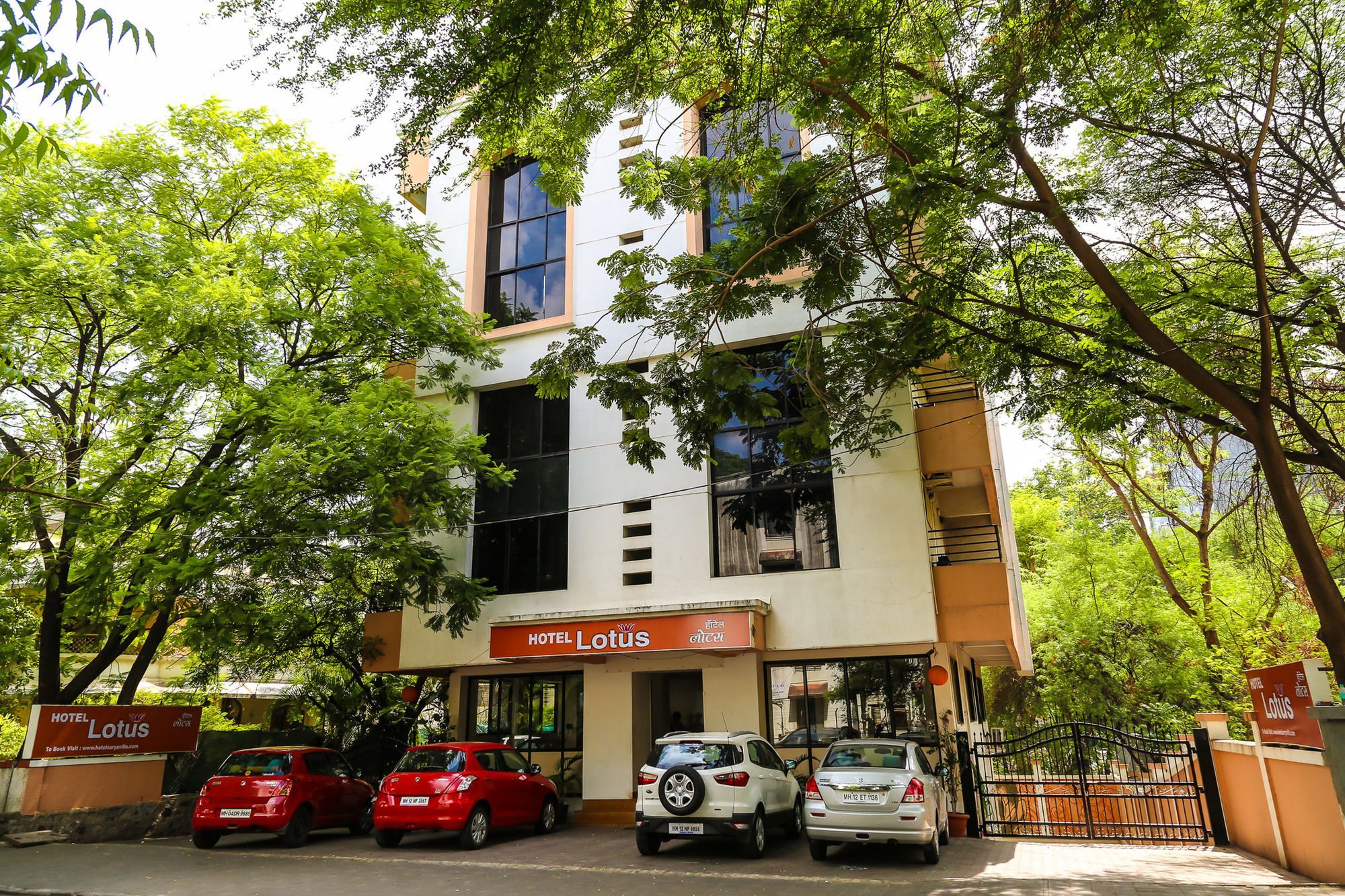 Hotel Lotus Pune Esterno foto